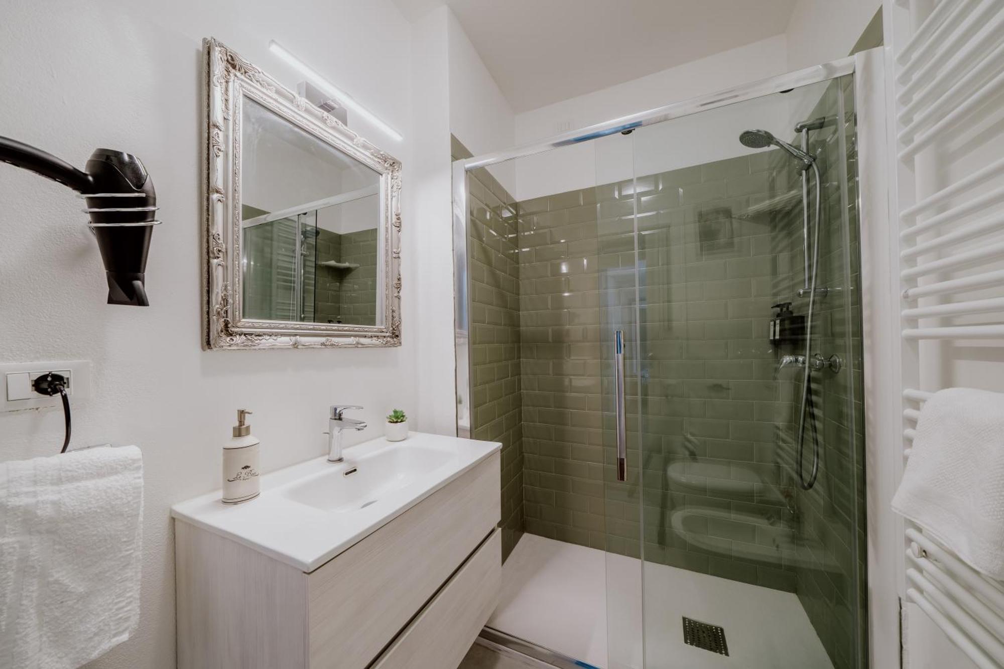 Elegante Appartamento In Marina Триест Экстерьер фото