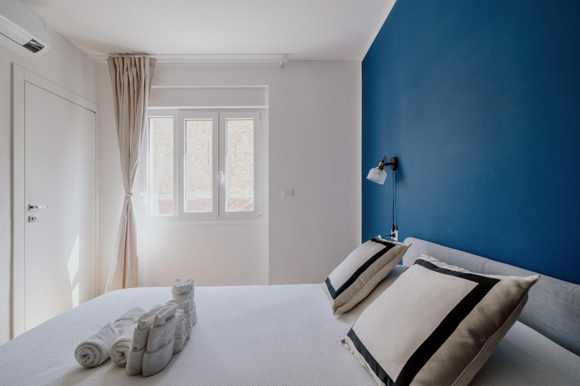 Elegante Appartamento In Marina Триест Экстерьер фото